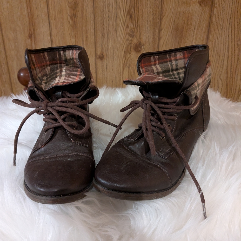 Brown Lace-Up Ankle Boots with Plaid Lining